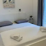 & Papa - Two Bedroom With Balcony And Partial Sea View