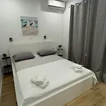 & Papa - Two Bedroom With Balcony And Partial Sea View