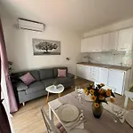 & Papa - Two Bedroom With Balcony And Partial Sea View Apartament Mlini