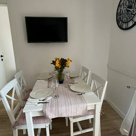 Apartment & Papa - Two Bedroom With Balcony And Partial Sea View