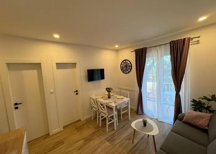 & Papa - Two Bedroom With Balcony And Partial Sea View Apartment Mlini