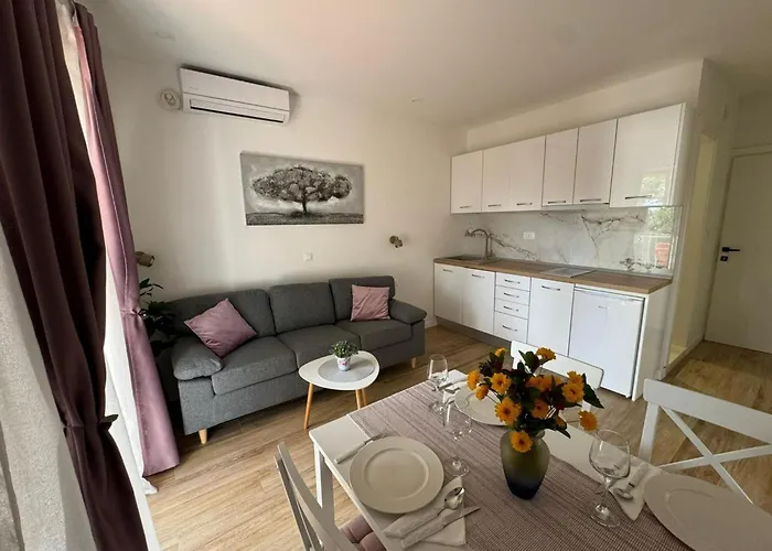 & Papa - Two Bedroom With Balcony And Partial Sea View Apartment Mlini