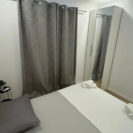 Apartment & Papa - Two Bedroom With Balcony And Partial Sea View