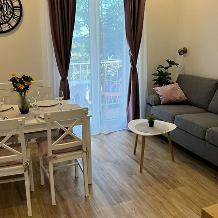 & Papa - Two Bedroom With Balcony And Partial Sea View Daire