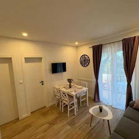 & Papa - Two Bedroom With Balcony And Partial Sea View Apartamento Mlini