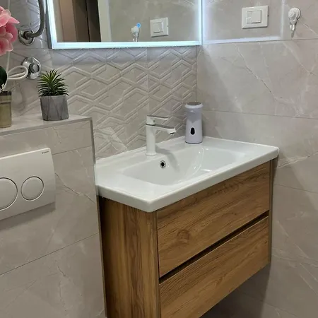 & Papa - Two Bedroom With Balcony And Partial Sea View Daire