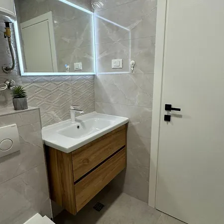 & Papa - Two Bedroom With Balcony And Partial Sea View Daire *