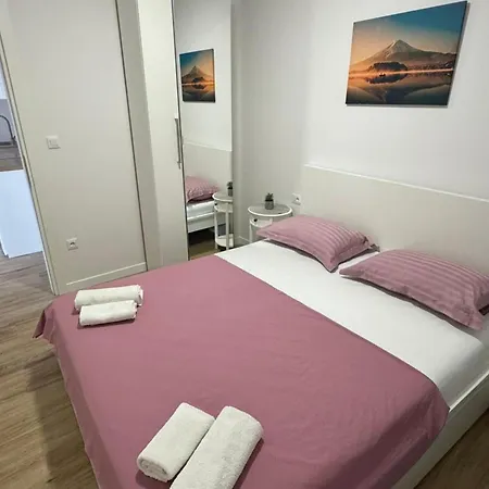 Apartment & Papa - Two Bedroom With Balcony And Partial Sea View *