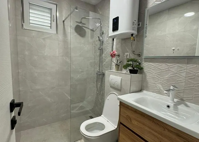 & Papa - Two Bedroom With Balcony And Partial Sea View Apartamento