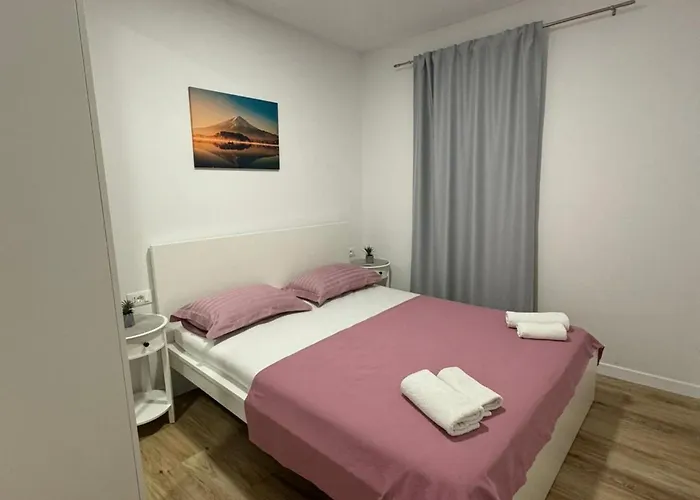 & Papa - Two Bedroom With Balcony And Partial Sea View Apartamento