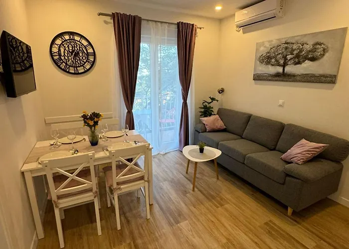 & Papa - Two Bedroom With Balcony And Partial Sea View * Mlini