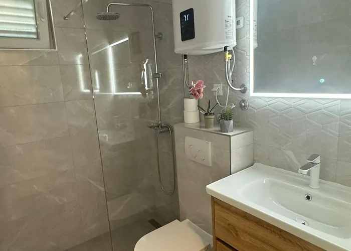 & Papa - Two Bedroom With Balcony And Partial Sea View Mlini